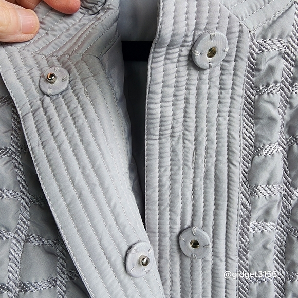 NWOT  DOVE GREY QUILTED BLAZER WITH SILVER THREADS - SIZE SMALL - Picture 5 of 10